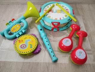 Conjunto de instrumentos musicales para niños