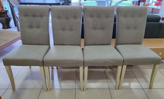 MESA EXTENSIBLE CON CUATRO SILLAS