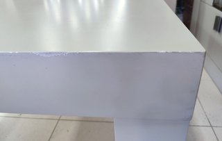 MESA EXTENSIBLE CON CUATRO SILLAS