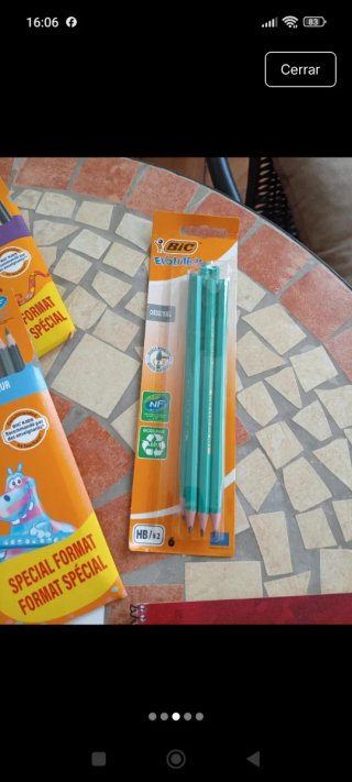 Material escolar: Lápices BIC y cuadernos Campus