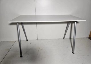 Mesa regulable en altura,