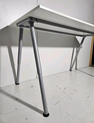 Mesa regulable en altura,