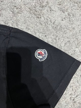 Camiseta Moncler Negra "MON / CLER"