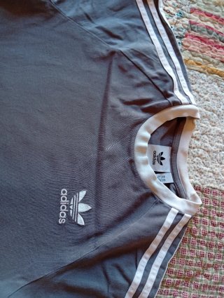 Camiseta Adidas Gris