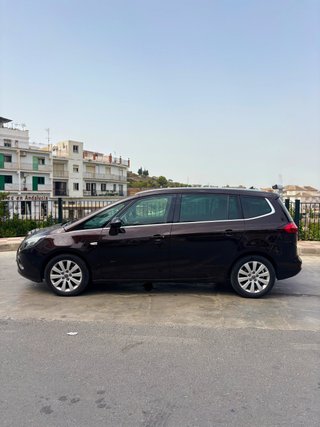Opel Zafira 2016