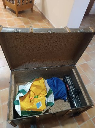 Baúl antiguo cuero y madera