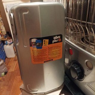 Estufa de parafina Zibro R 15 C