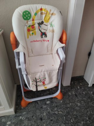 Trona infantil con diseño de jirafas