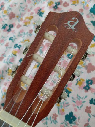 Guitarlele Admira