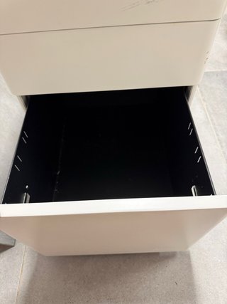 Cajonera de oficina blanca con cerradura