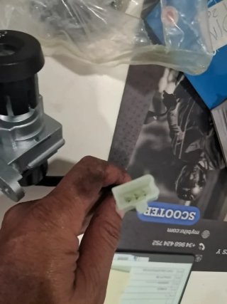 Juego Cerraduras Yamaha Aerox (Llaves y Tapa)