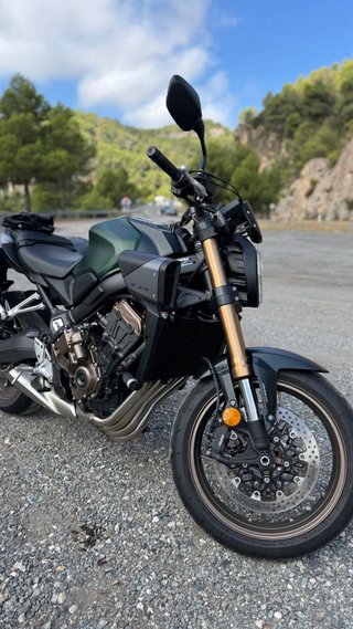 Honda CB650R 2025 Verde Oliva