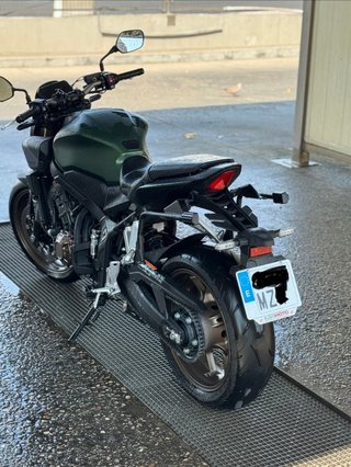Honda CB650R 2025 Verde Oliva