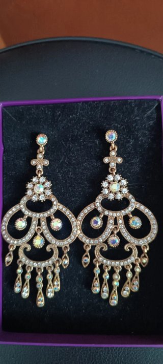 Pendientes dorados fiesta con pedrería