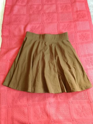 Falda corta marrón