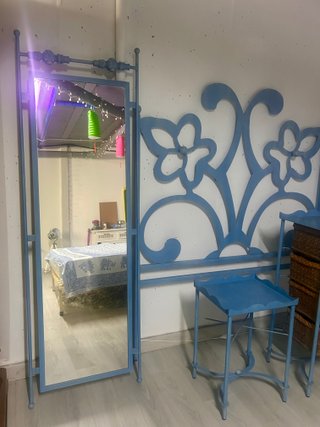 Conjunto: Cabecera, Mesitas, Lámpara y Espejo