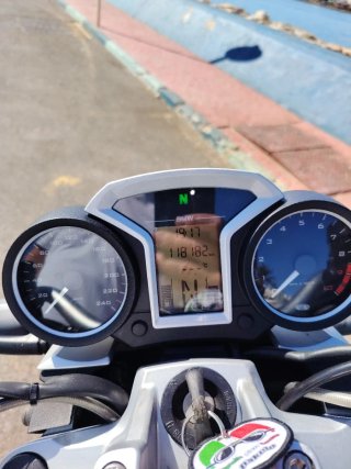 BMW R 1200 R classicte Negra y blanca