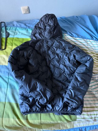 Chaqueta Negra con Capucha