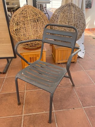 Sillas metálicas con reposabrazos (4 uds)