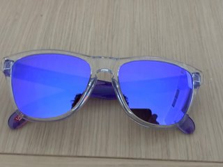 Gafas de sol niña moradas con funda blanda