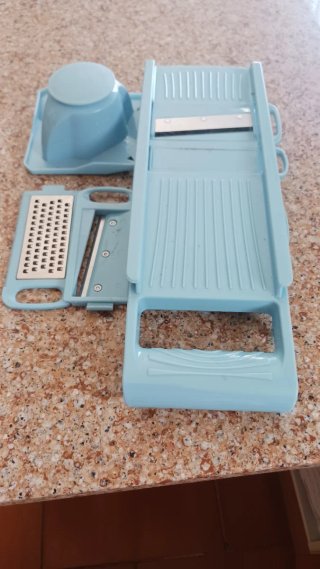 Mandolina de cocina azul