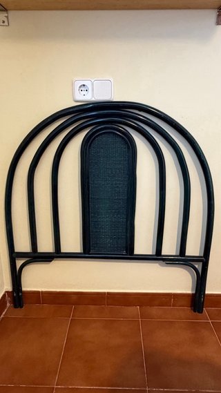 Conjunto dormitorio: 2 cabeceros, mesita y espejo