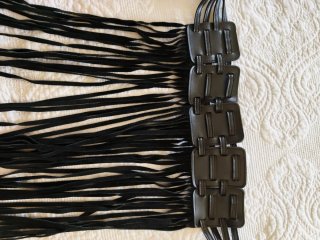 Cinturón de ante negro con flecos