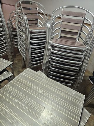 Sillas y mesas apilables para terraza