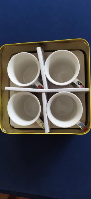 Juego 4 Tazas Porcelana Diseño Mujer