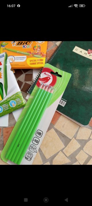 Lote escolar: lápices, rotuladores y cuadernos