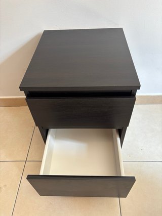 Mesita IKEA MALM 2 cajones negro-marrón