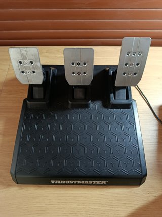 Volante Thrustmaster T248 con Pedales