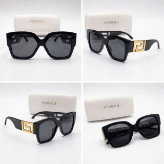 Gafas de sol  negras y doradas