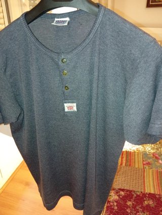 Camiseta Levi's gris azulada