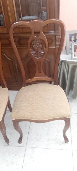 Mesa comedor con 6 sillas y mueble salón