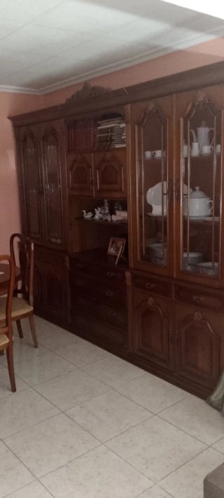 Mesa comedor con 6 sillas y mueble salón
