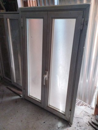 Ventana aluminio blanca de dos hojas