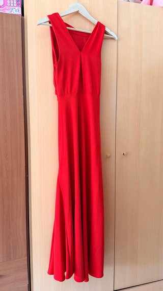 Vestido rojo elegante con drapeado