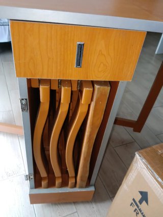 Mesa plegable con 4 sillas de madera