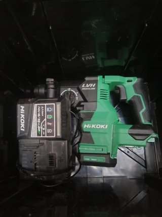 Taladro a batería HiKOKI  + cuerpo y cargador