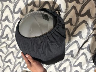 Casco de moto gris