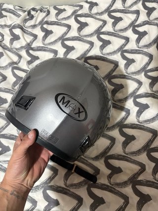 Casco de moto gris
