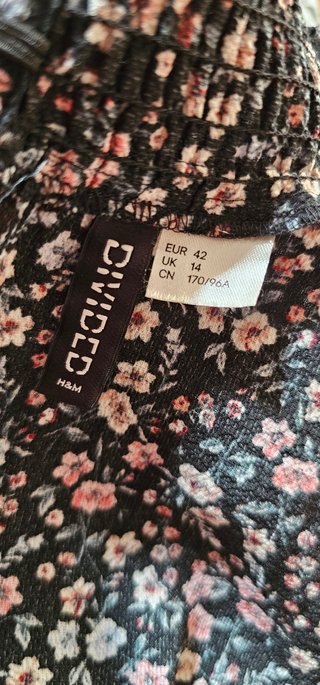 Vestido floral cuello alto