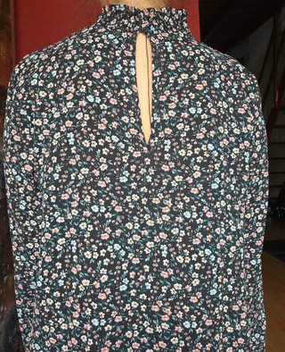 Vestido floral cuello alto