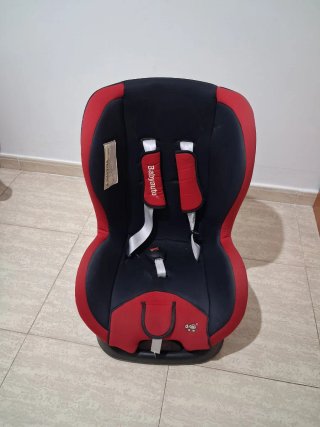 Silla de coche Babyauto roja y negra