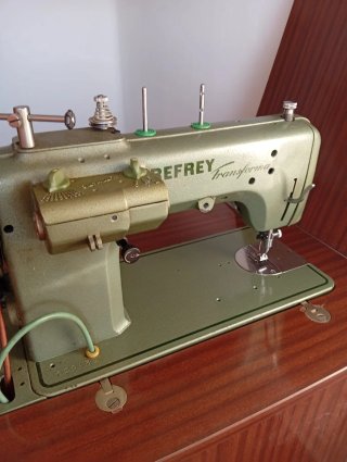 Máquina de coser Refrey Transforma