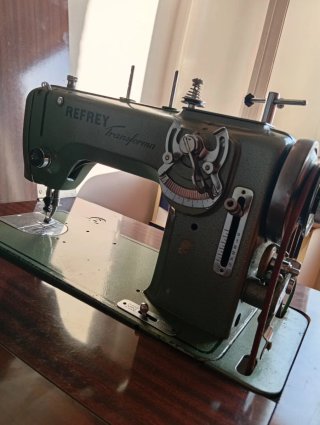 Máquina de coser Refrey Transforma