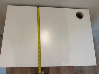 Escritorio blanco con cajón