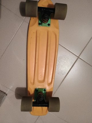 Patinete juvenil amarillo
