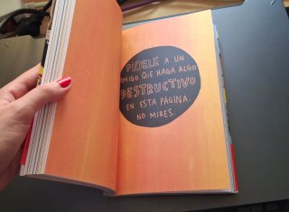 Destroza este diario : ahora la revolución es a...